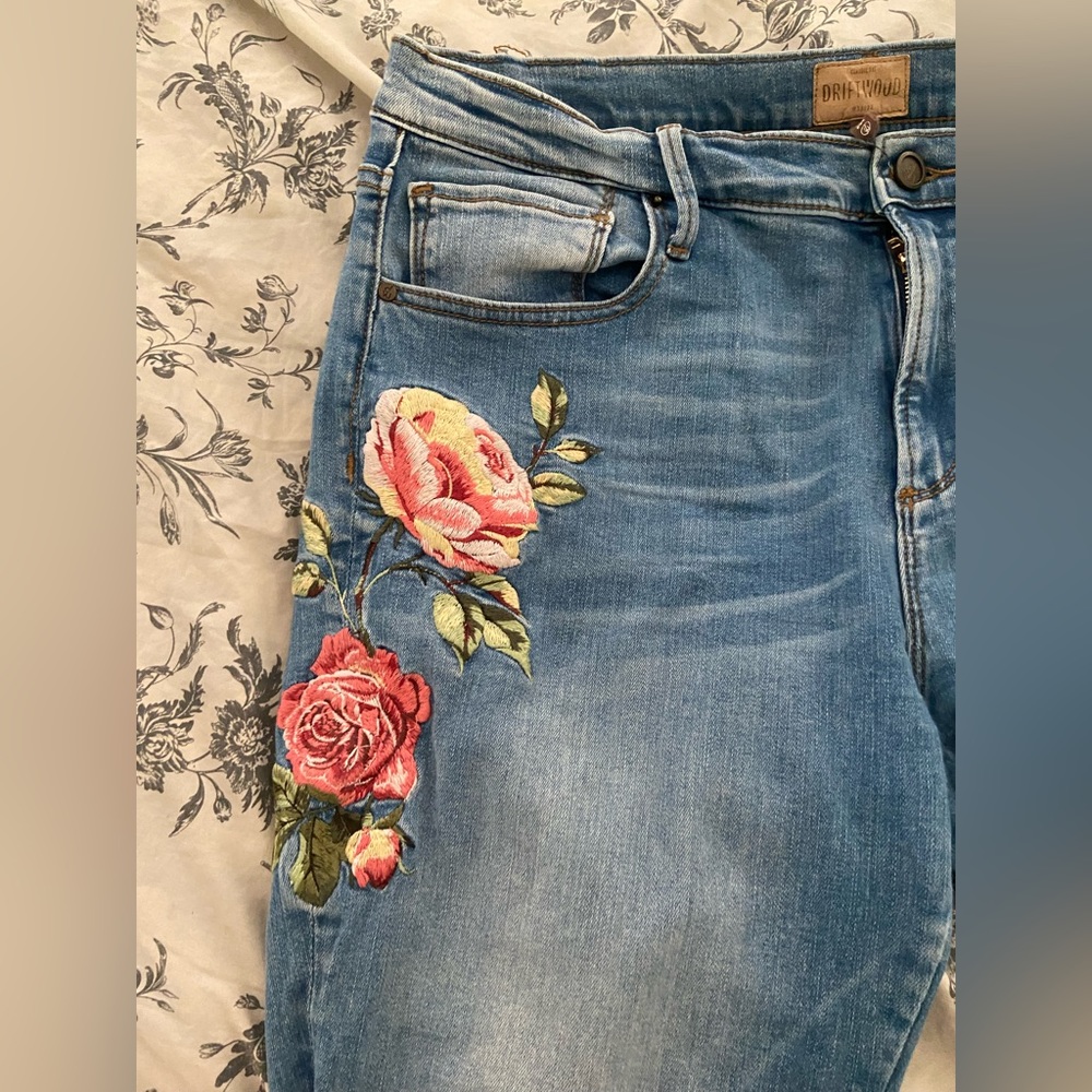DRIFTWOOD floral embroidered light wash skinny jeans- size 16.